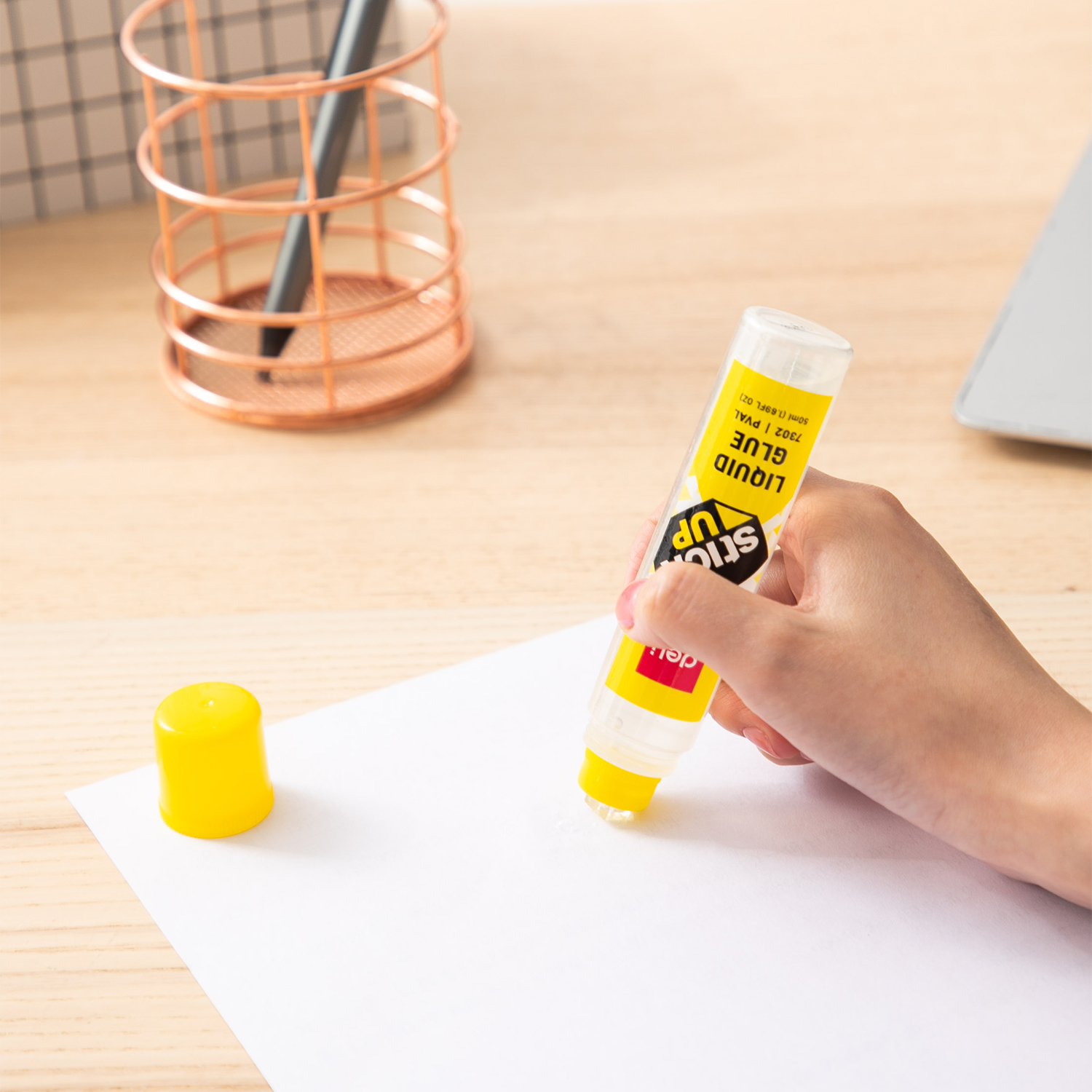 Deli-E7302 Liquid Glue