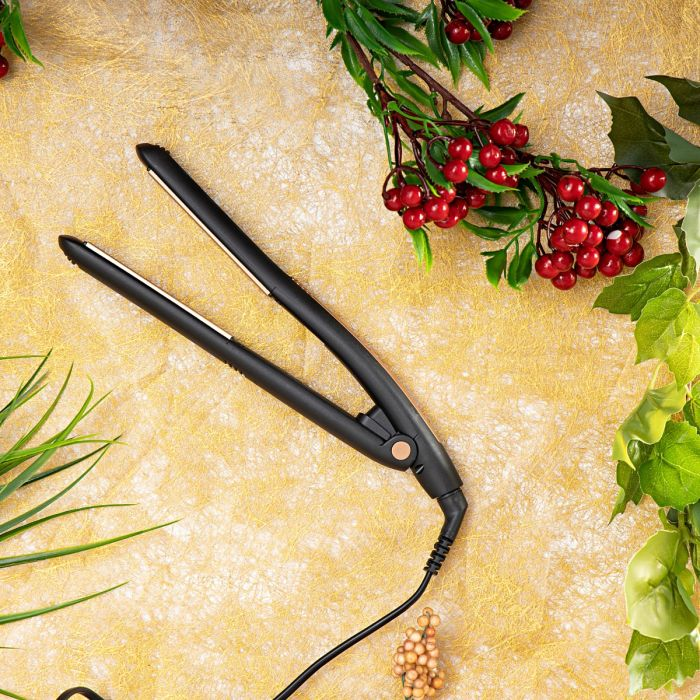 Hair Straightener With Ceramic Plates, Gold And Black