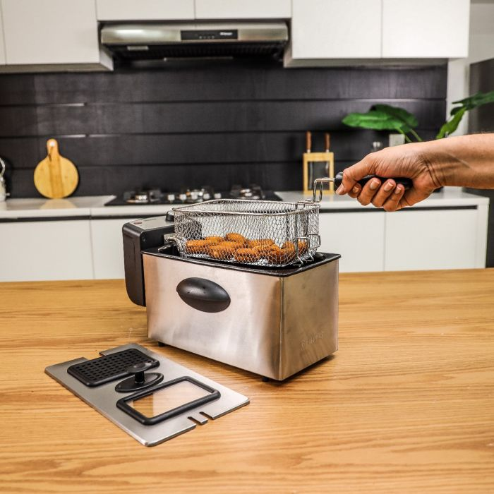 Compact 2180W Powerful 3L Deep Fryer With Overheat Protection & Chrome Plated Basket GDF36015 Geepas