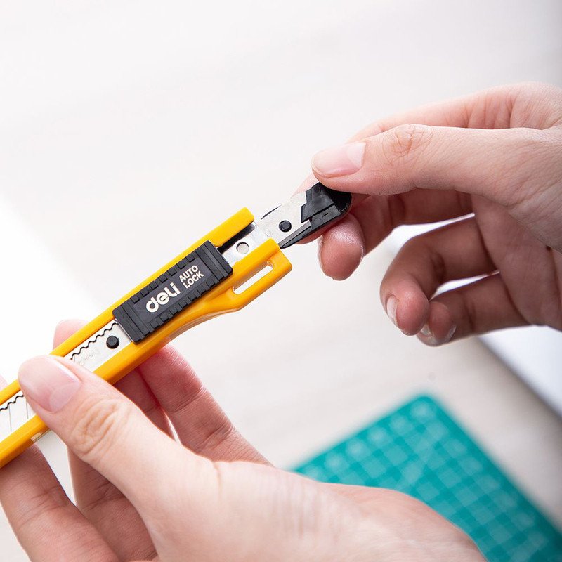 Deli 2031 Utility Knife, 9mm, Blade SK5-80x9x0.4mm