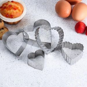 Royalford 5 Pcs Cookie Cutter Set - Stainless Steel - Silver - 04 LC